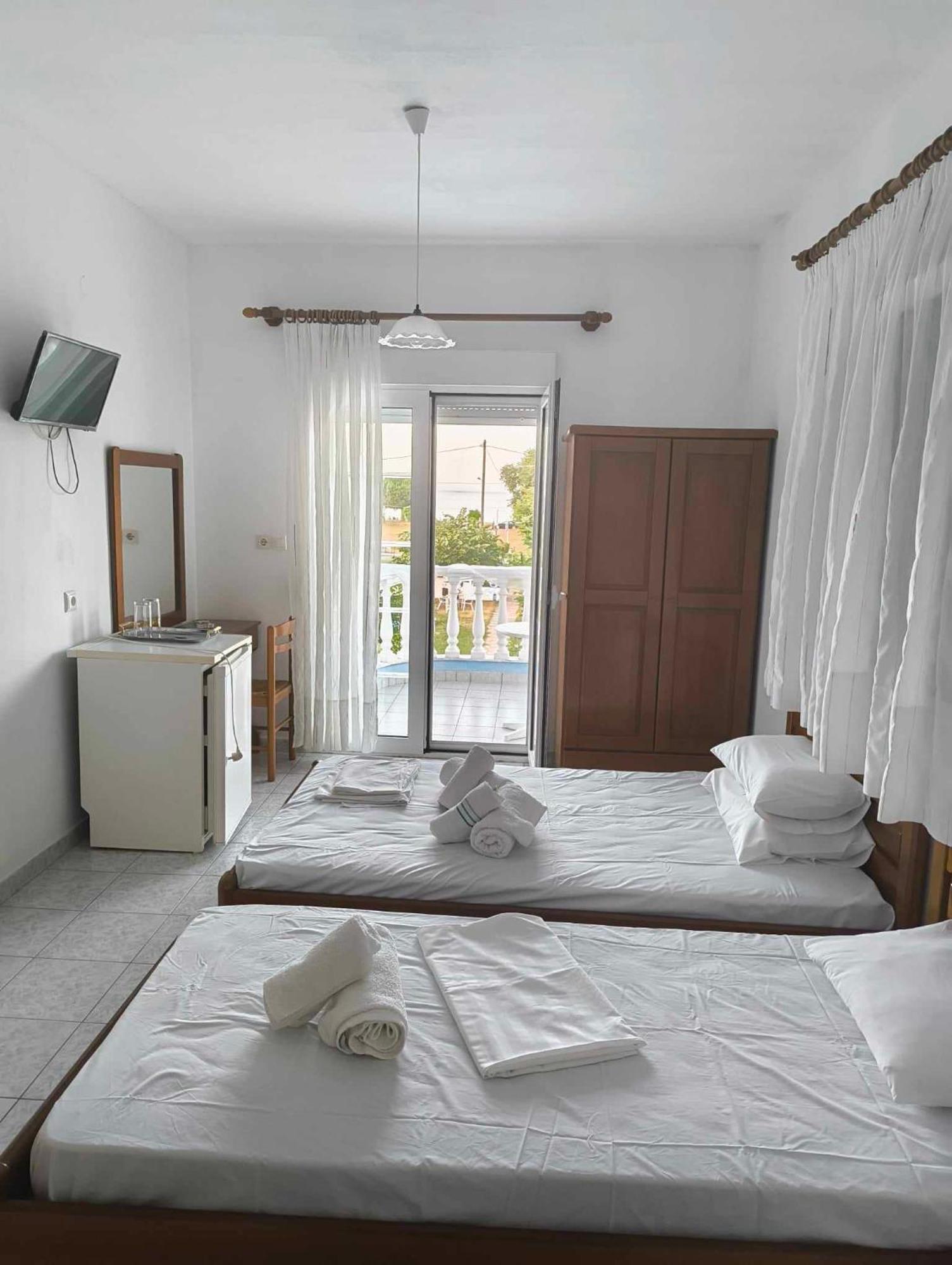 Plexidas Apartments Paralia Skotinis Exterior photo
